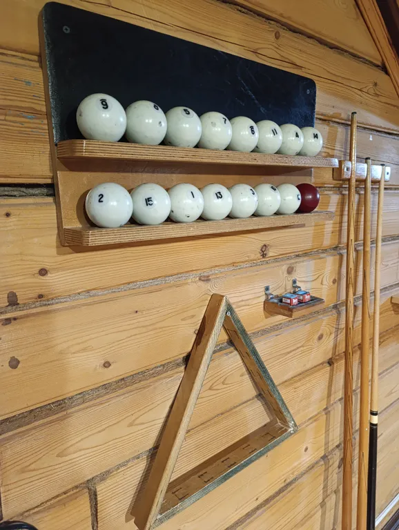 Дом на лесной опушке с банeй на дpовax и бильярдом