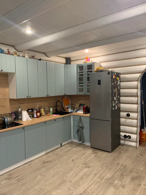 Уютный дом на берегу реки