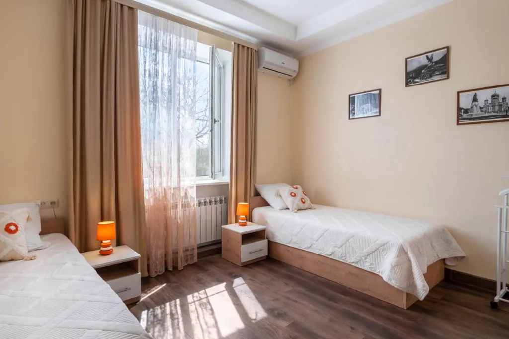 Квартира c Двумя Раздельными Спальнями и Балконом