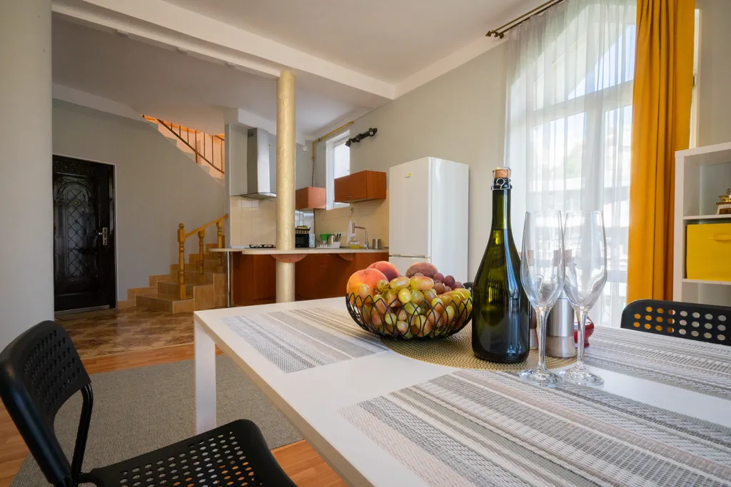 Стильная 2-х этажная квартира для большой семьи или дружной компании