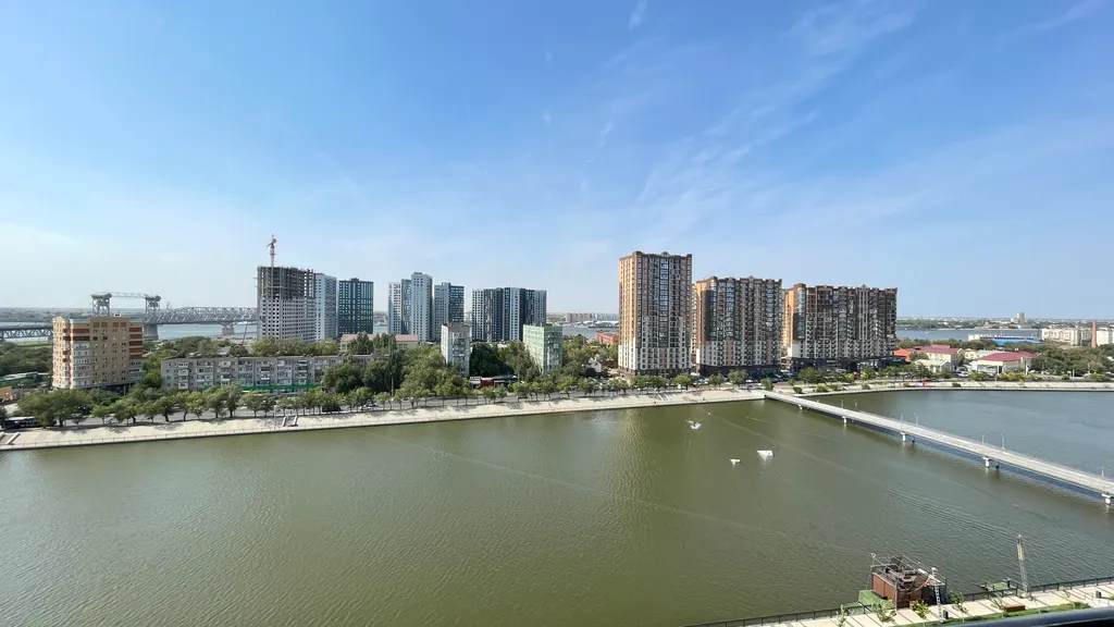 Квартира с видом на речной берег