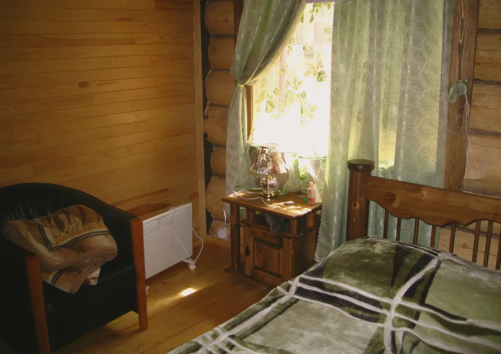 Бревенчатый коттедж на озере Селигер