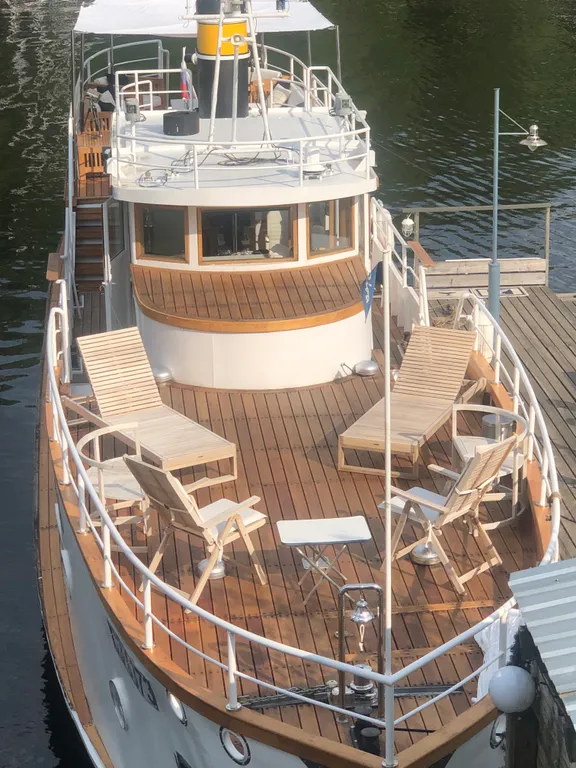 Теплоход для проживания