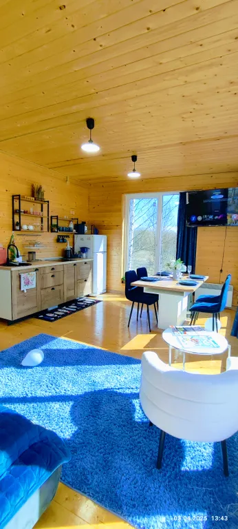 Дом с купольной беседкой на природе