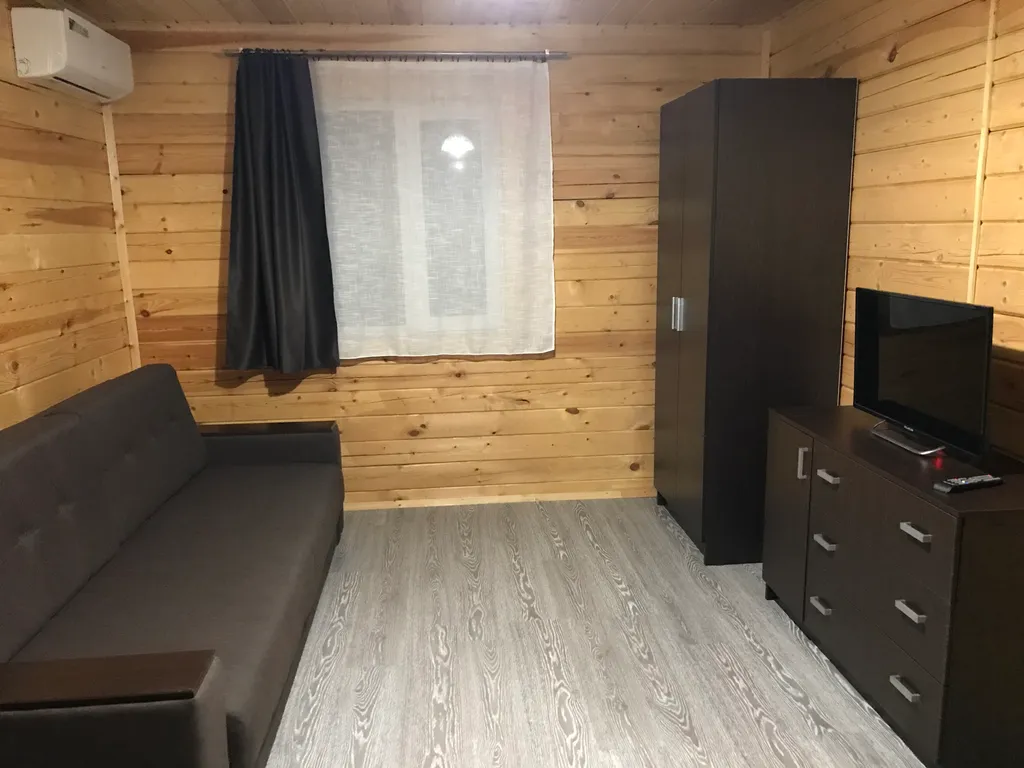 Уютные домики у канала