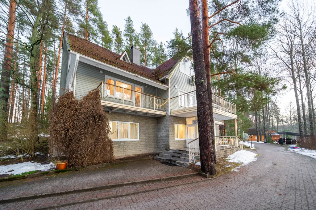 Большой коттедж с сауной