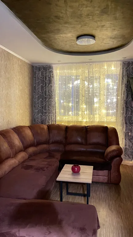 Уютная, светлая квартира с видом на гостиницу карибу