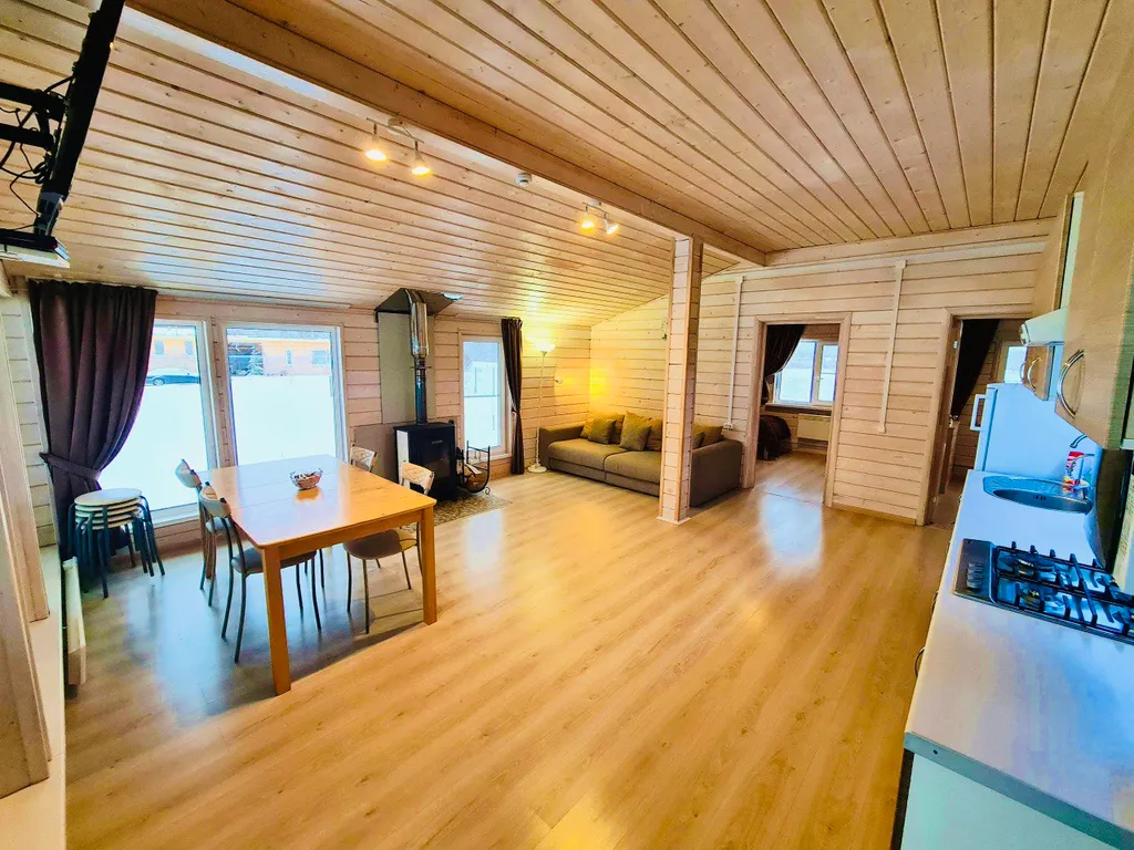 Дом стеклянный с видом на Ладожское озеро