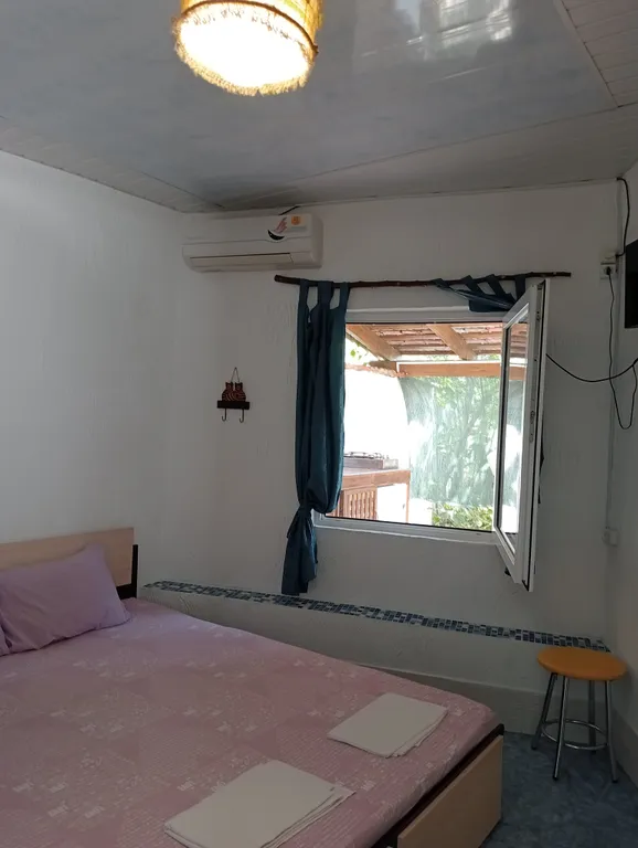 Отдельный трехместый домик с кухней -беседкой