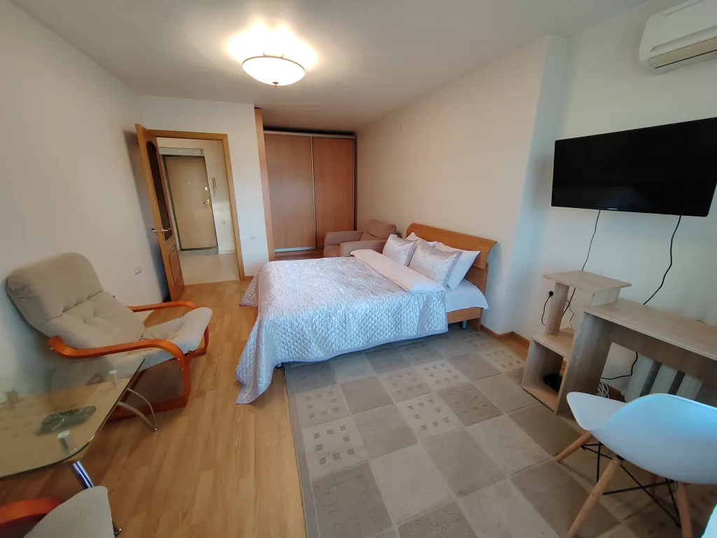 Около музея космонавтики с видом на памятник 600-летию Калуги