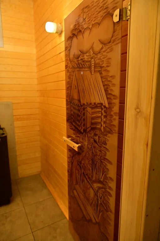 Дом с баней на дровах, банным чаном и большой гостиной