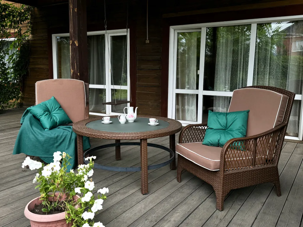 Уютный коттедж с садом