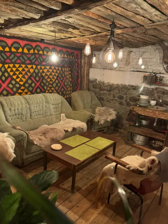 Уютный домик под лесом