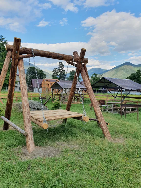 Домик с терассой и красивым видом на горы