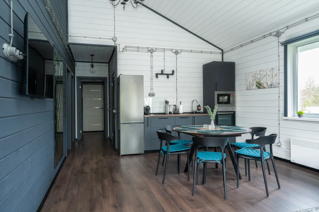 Дом с видом на реку и лес