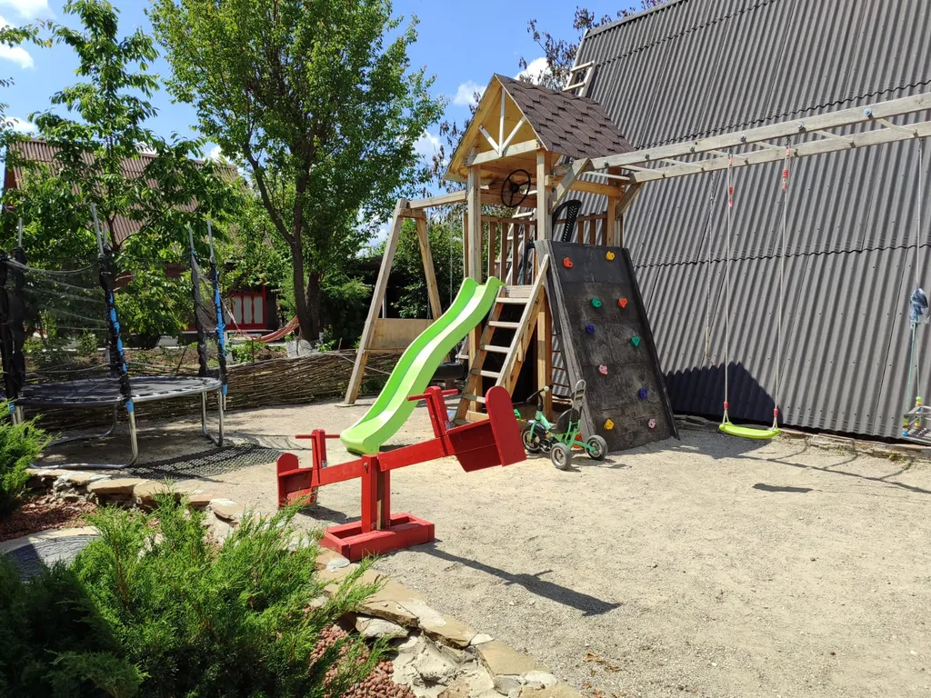 Коттедж на территории частного домовладения