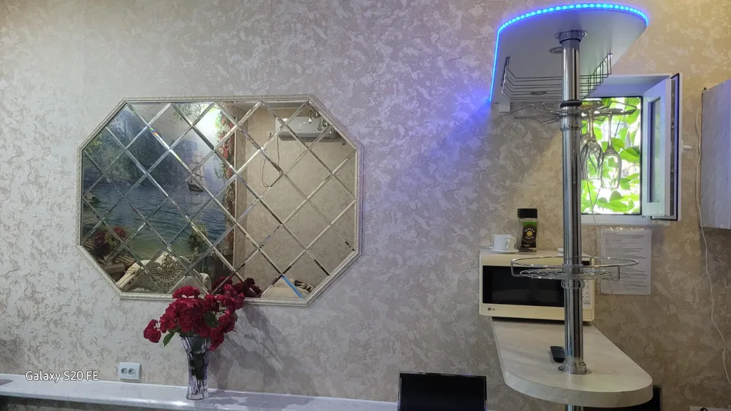 Студия с приятной синей подсветкой