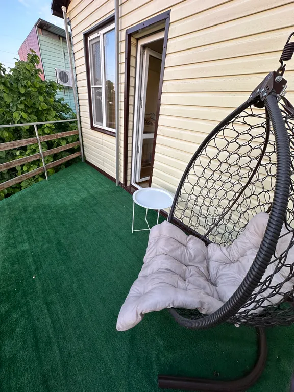 Уютный домик с балконом и террасой