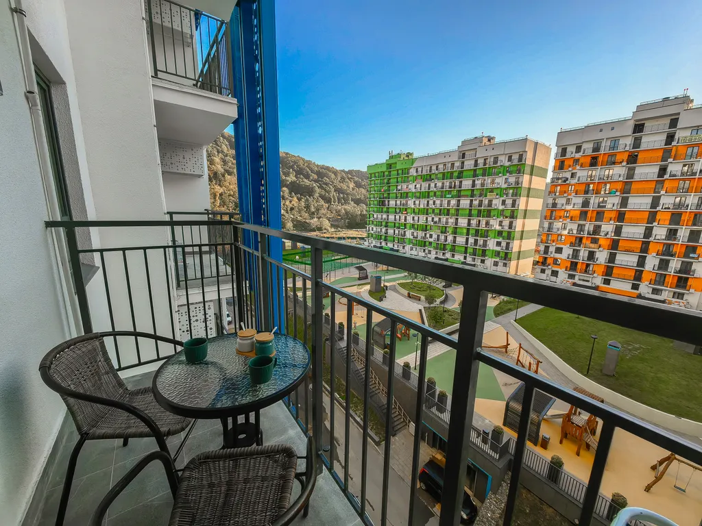 Уютные апартаменты с видом на лес и набережной у дома