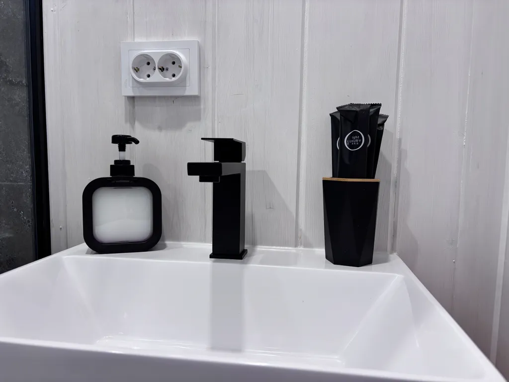 Уютный новый дом с сауной включена в стоимость и видом на озеро и лес