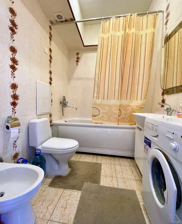 Апартамент с террасой и бассейном