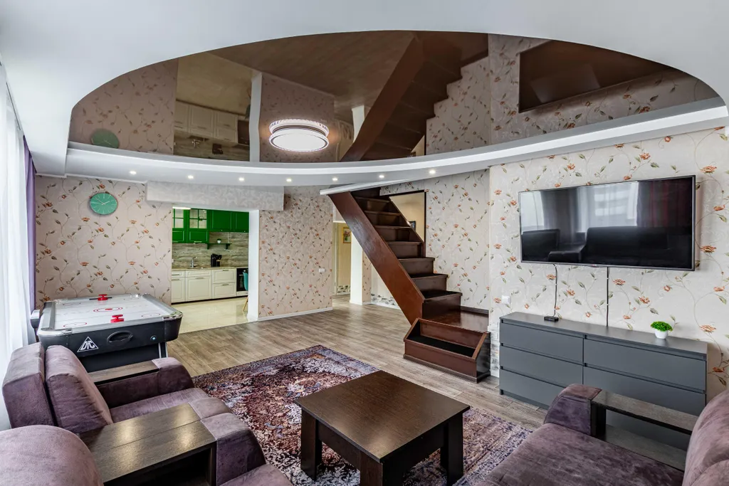 Уютная двухуровневая квартира с джакузи и аэрохоккем — аренда посуточно в Екатеринбург