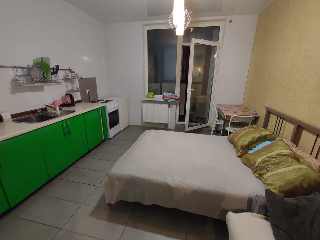 Студия в современном новом доме на проспекте Строителей