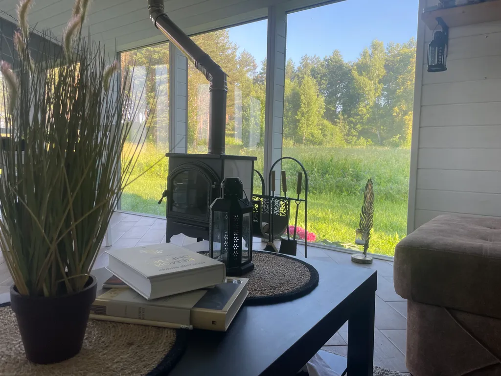 Уютный домик с панорамным остеклением недалеко от Пушкинских гор