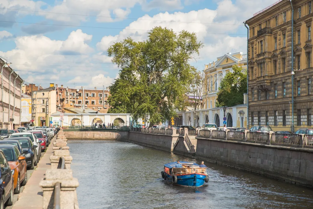 Three minutes from Kazan Cathedral