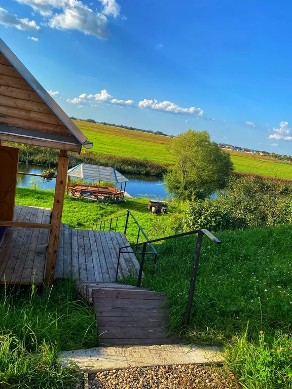 Русская  ИЗБА на берегу реки