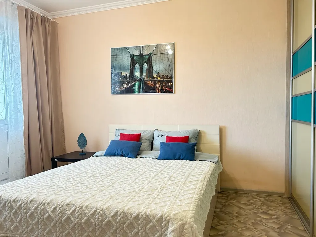 Евро двушка возле леса