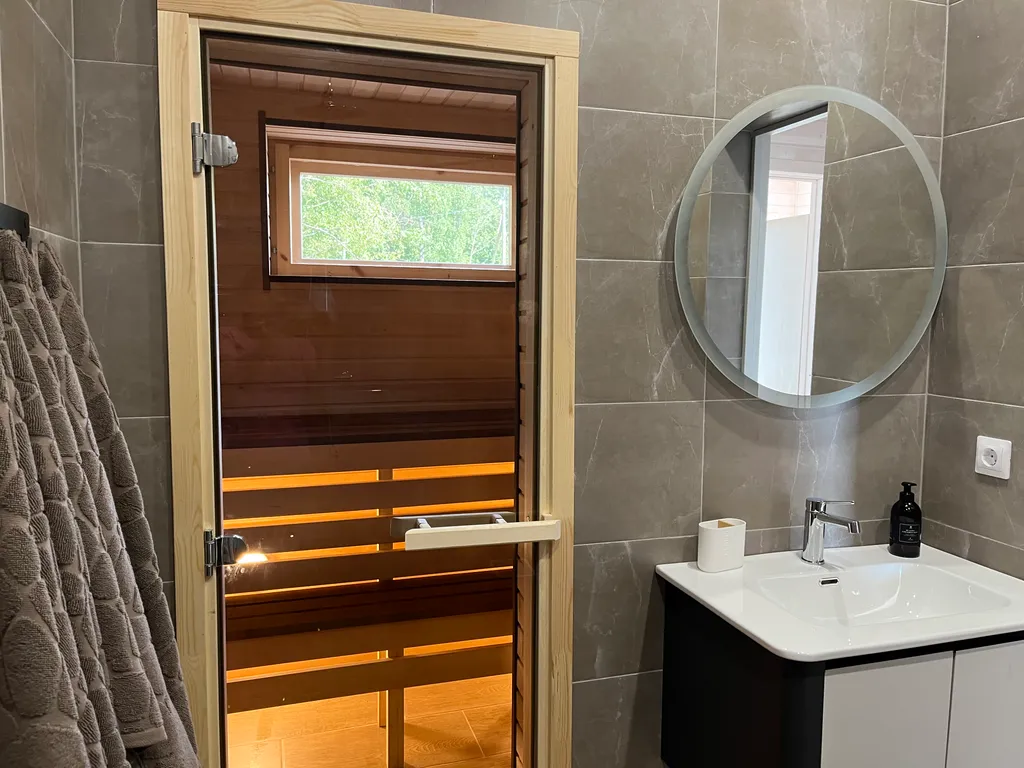 Домик в Карелии на берегу озера