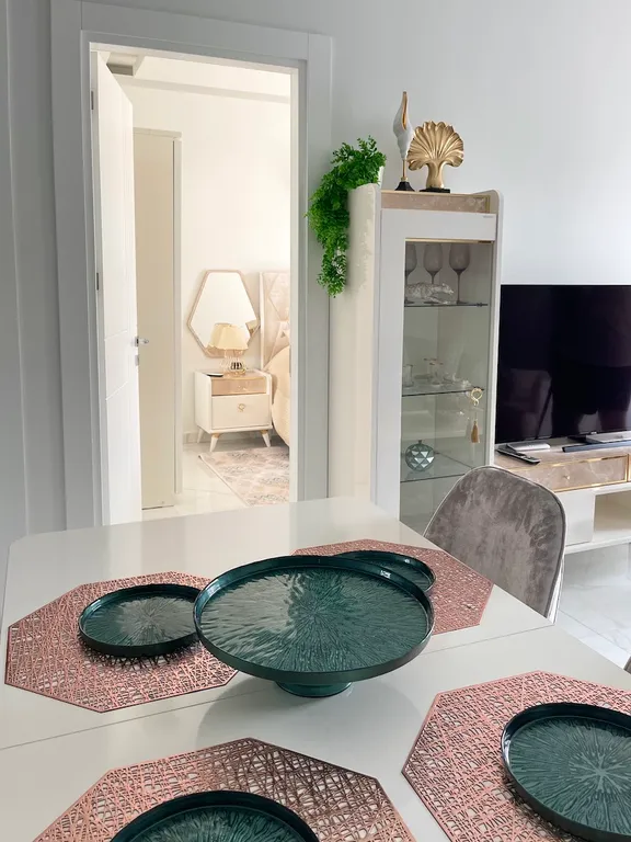 Стильные апартаменты в центре у пляжа Клеопатра