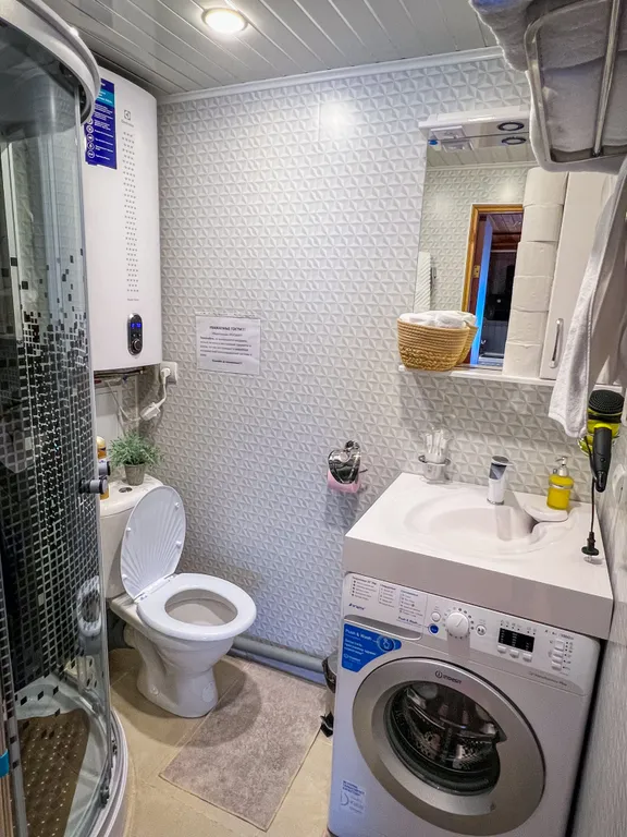 Двухэтажный дом+деревенская баня на дровах