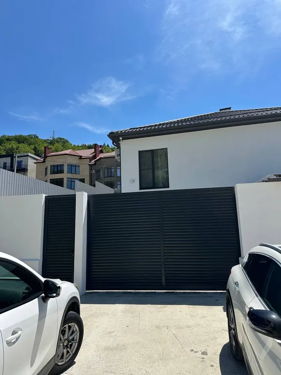 Дом с бассейном