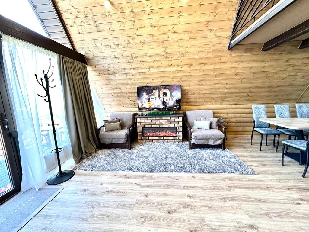 А-фрейм с видом на горы