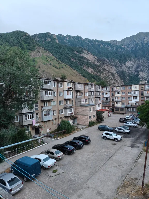 Красивый вид с 2 балконов на горы и реку