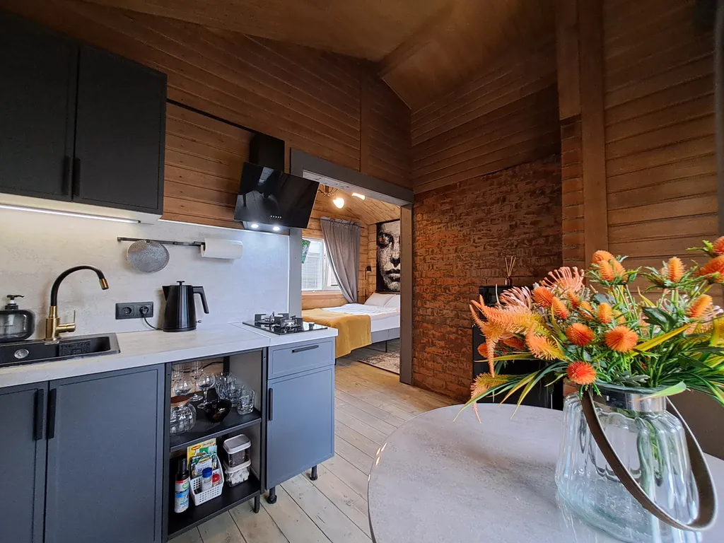 Уютный коттедж для двоих у реки в центре