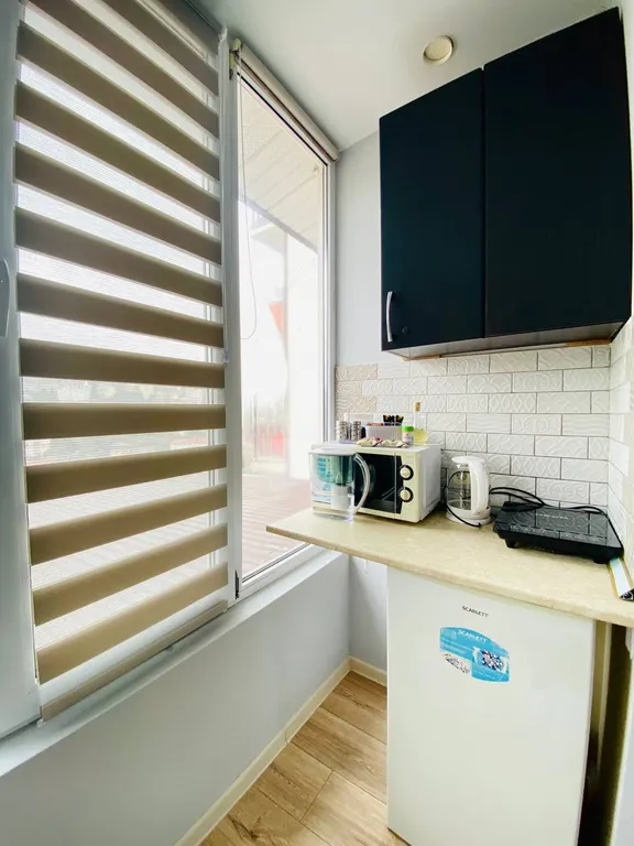 Студия с видом на город