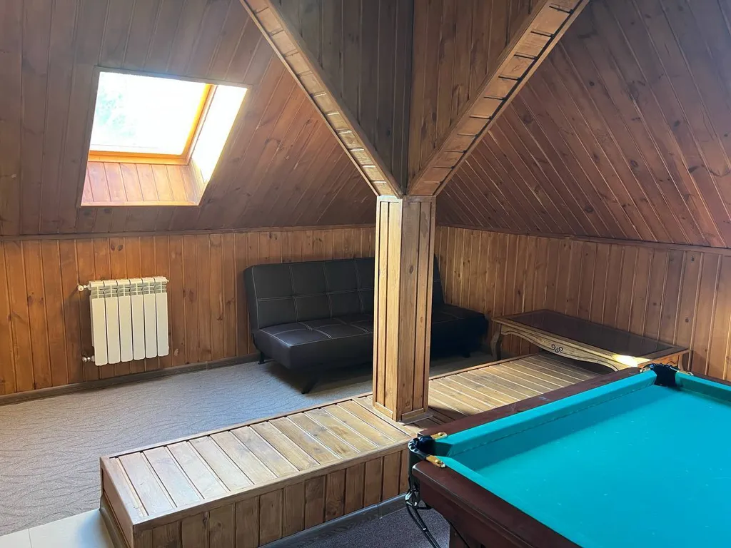 3-этажный уютный коттедж в тихом месте в пределах города