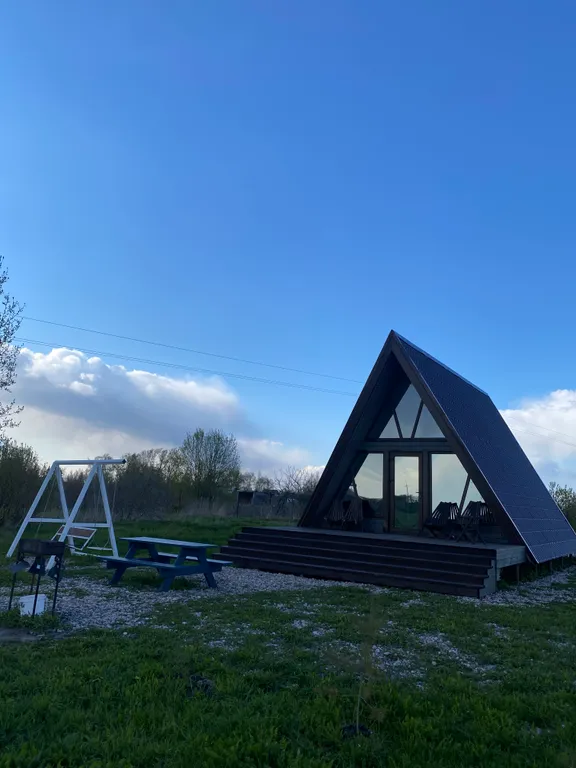 Треугольный дом