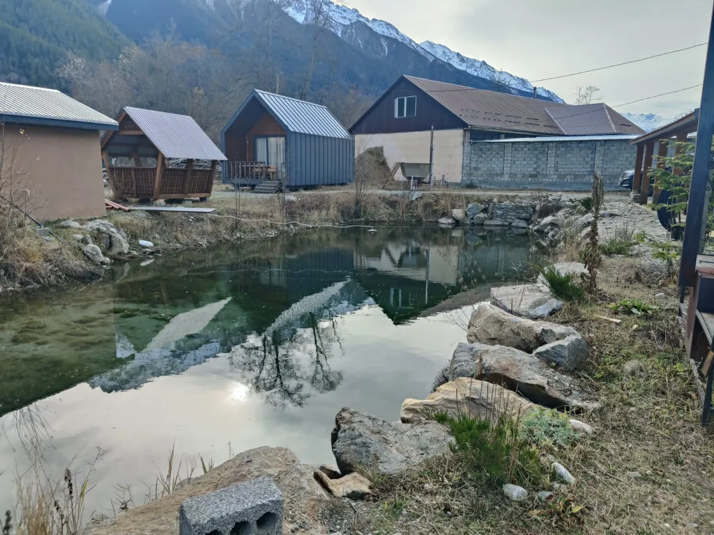 Домик у озера