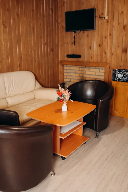 Дом с баней у леса