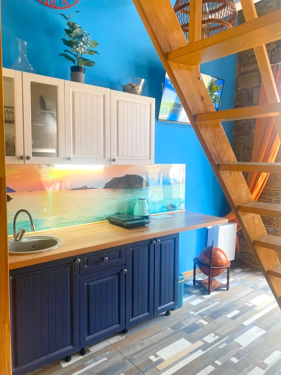 Дом с подогреваем бассейном, зоной отдыха в самом центре Новороссийска