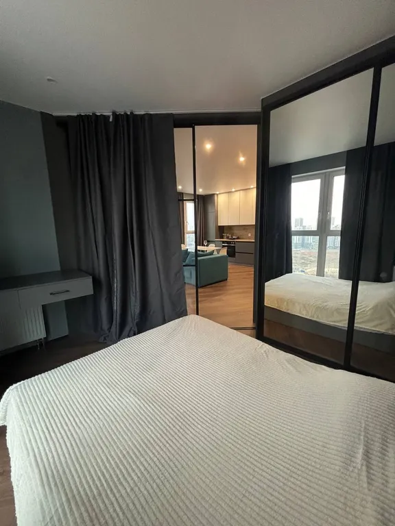 Просторные апартаменты рядом с метро, шиканый вид 2+2