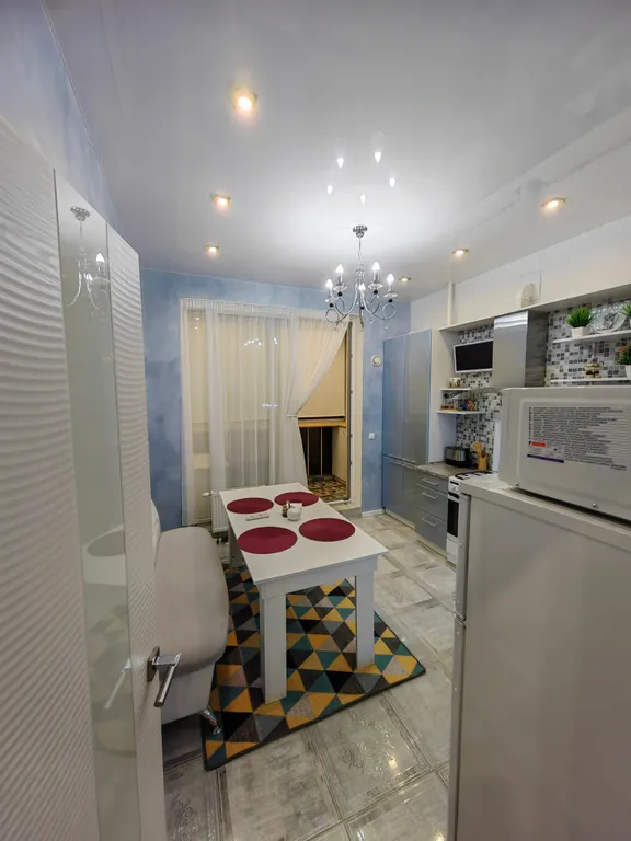 Апартаменты в курортном центре города с видом на озеро