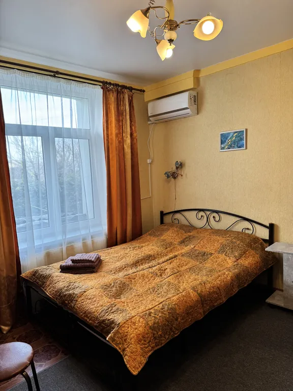 1-комнатная квартира со своим зеленым двориком в тихом центре — аренда посуточно в Севастополь