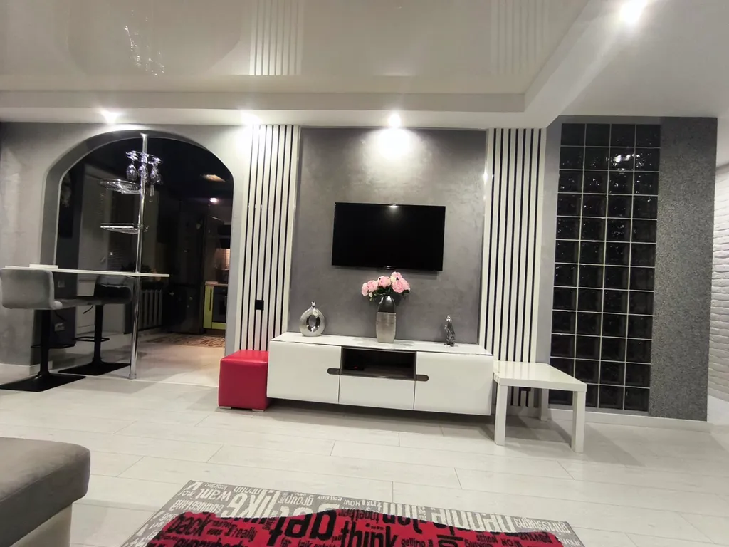 Premium студия в центре с большой ванной,отдельной спальней,парковка.