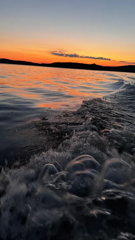 Стильный дом на берегу Ладожского озера с панорамным видом