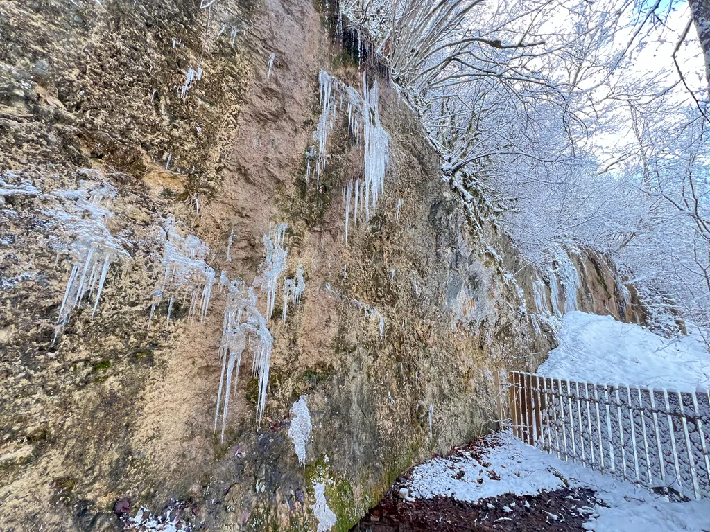 Квартира Жилая комната на четверых в деревянном таунхаусе — Апшеронск